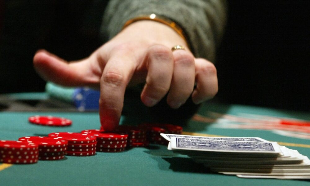 How to play online poker