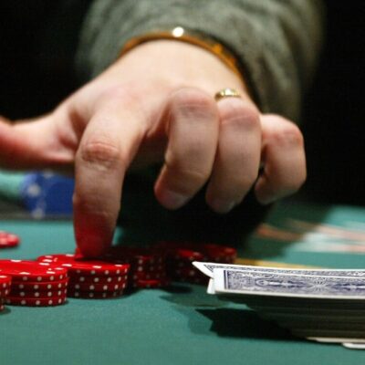How to play online poker